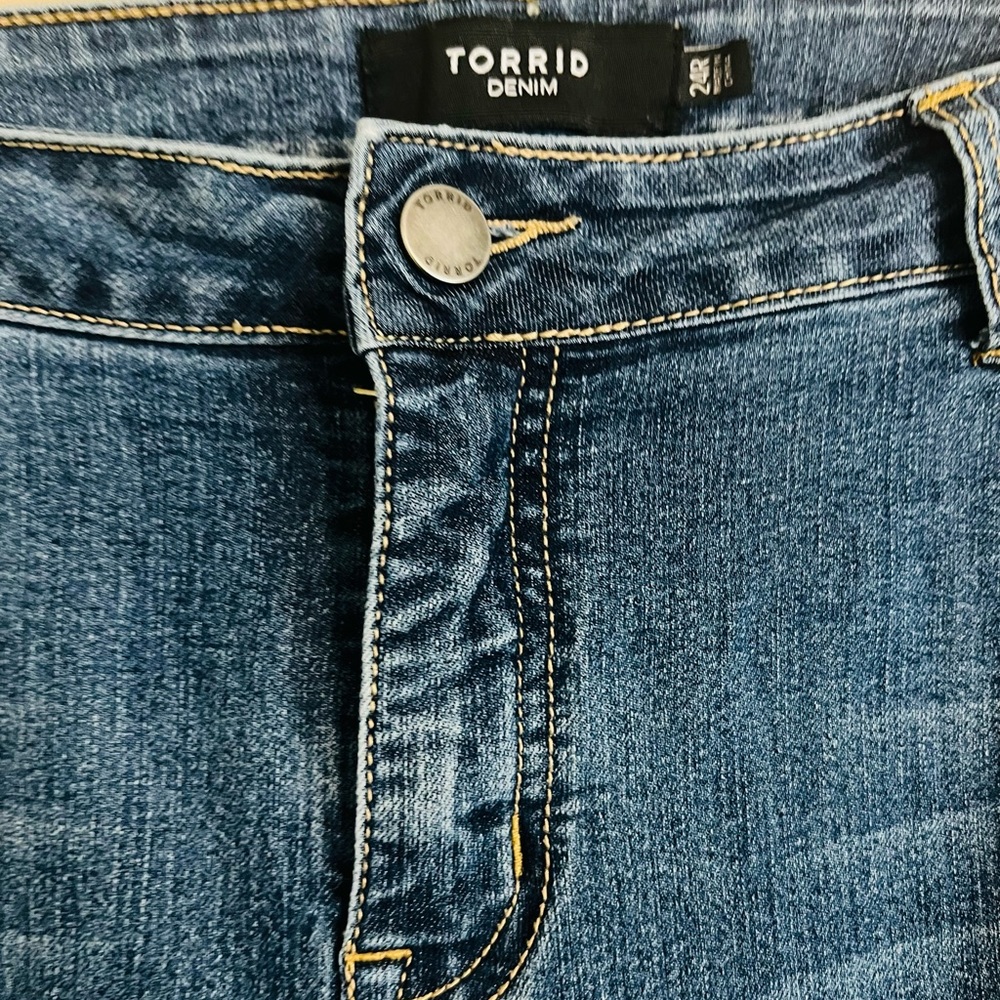 SOLD 🥳Torrid pants 😍 - Picture 4 of 5